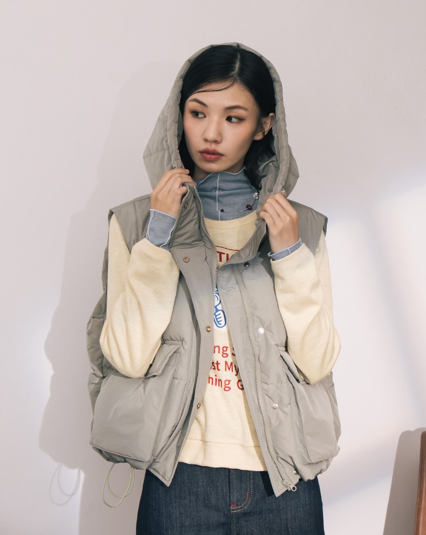 ➤霧綠大口袋立體廓型連帽羽絨背心