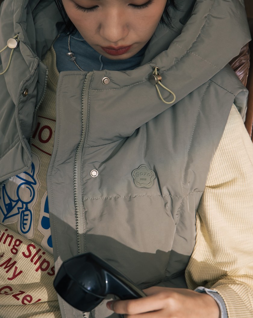 ➤霧綠大口袋立體廓型連帽羽絨背心