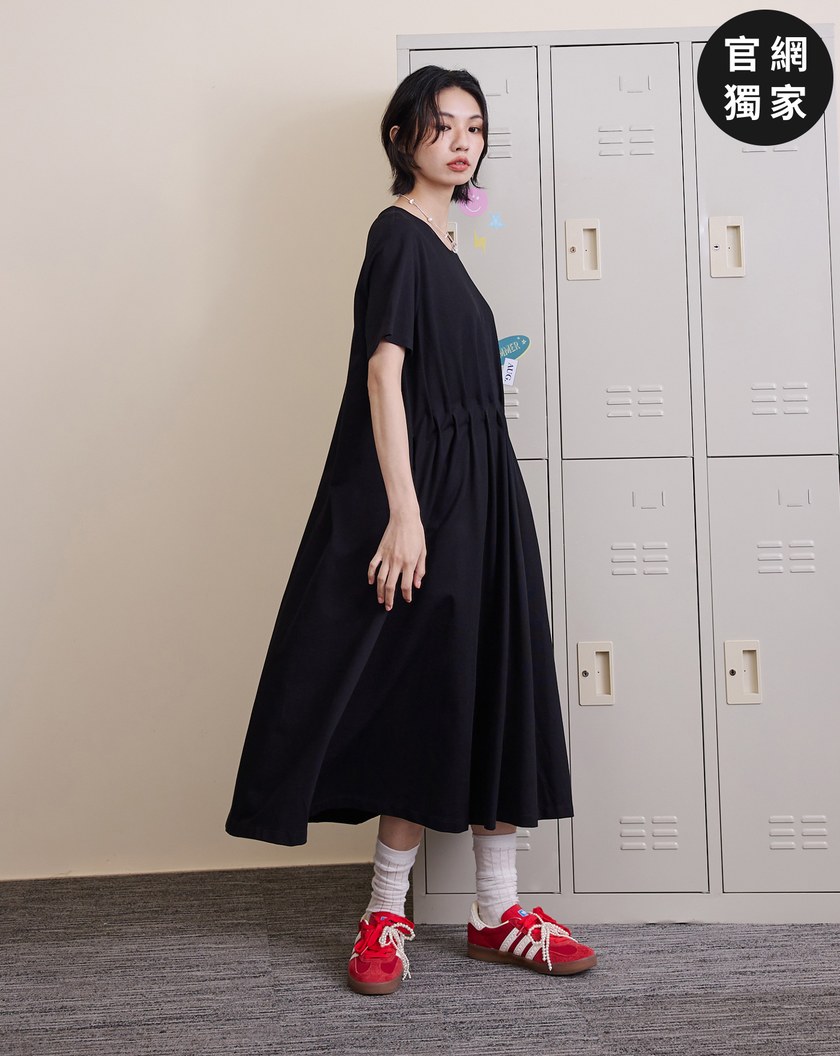 ➤顯瘦抓褶收腰圓領短袖洋裝(兩色)