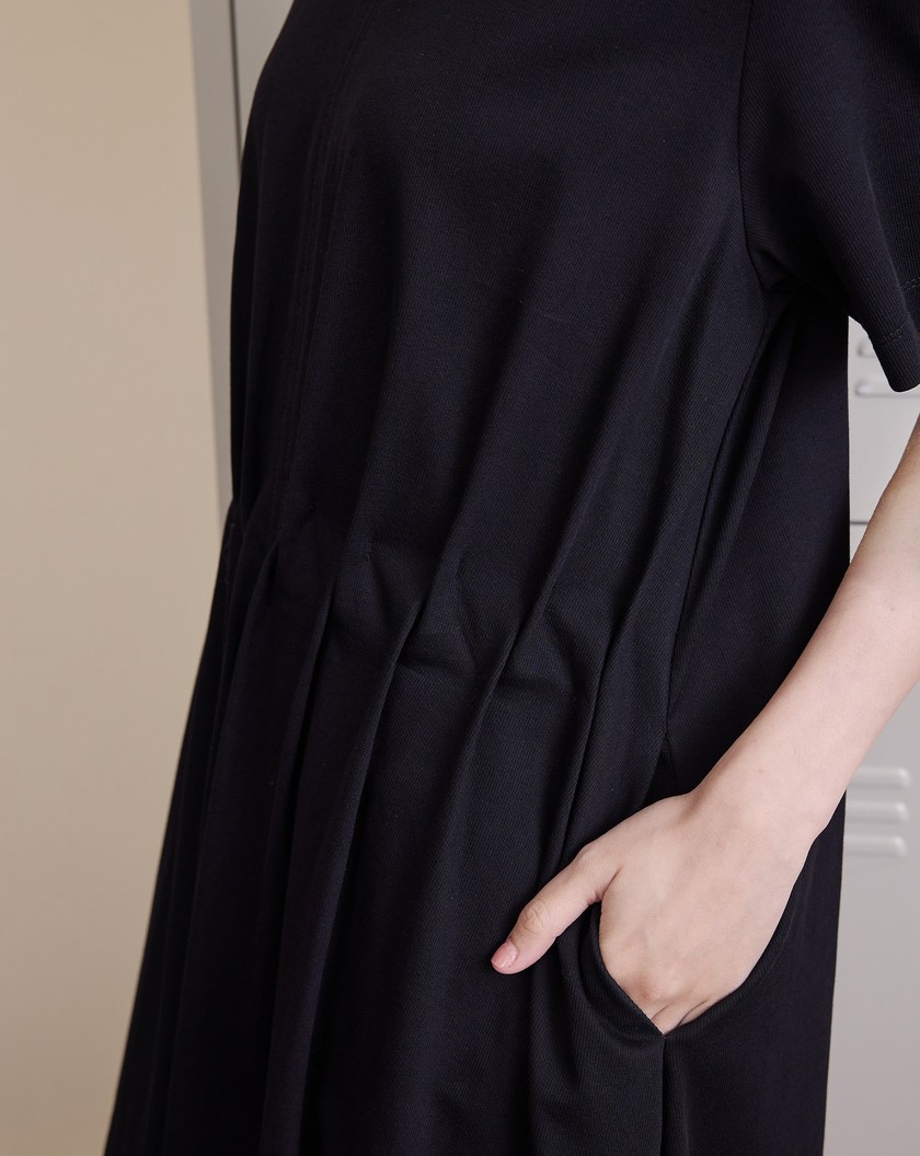 ➤顯瘦抓褶收腰圓領短袖洋裝(兩色)