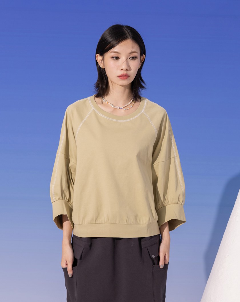 ➤配色壓線七分澎袖涼感上衣