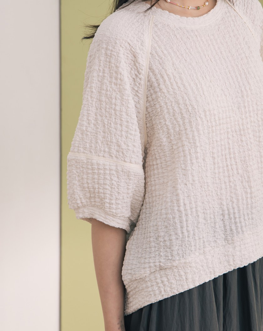 ➤氣球立體剪裁皺皺織紋上衣(兩色)