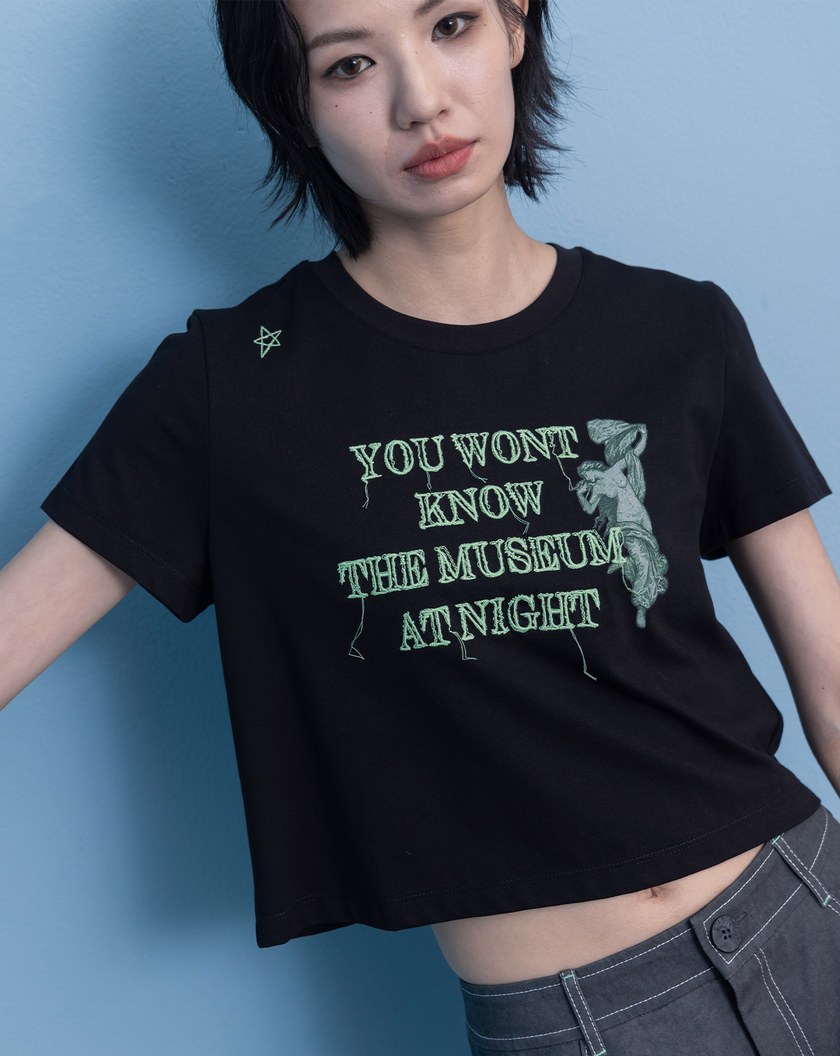 A｜博物館夜晚刺繡短版涼感T恤(三色)