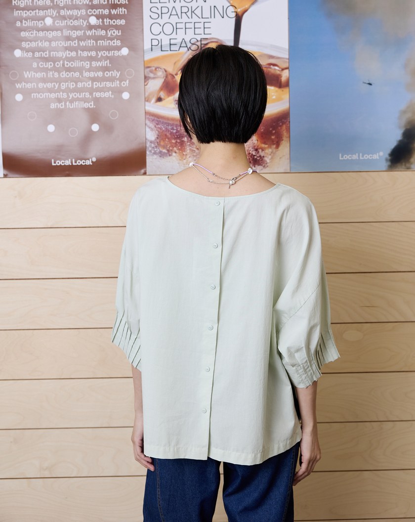 ➤壓褶袖顯瘦大圓領上衣(兩色)