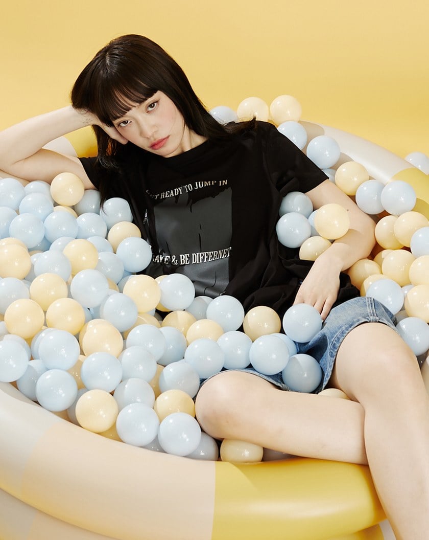 筆刷感泳池開衩涼感T恤(兩色)