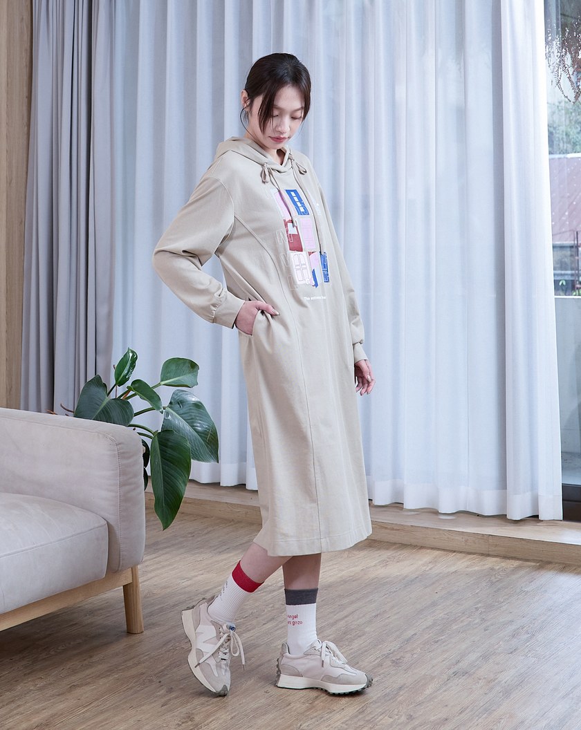 奶奶的房間收腰鬆緊帶連帽洋裝(兩色)