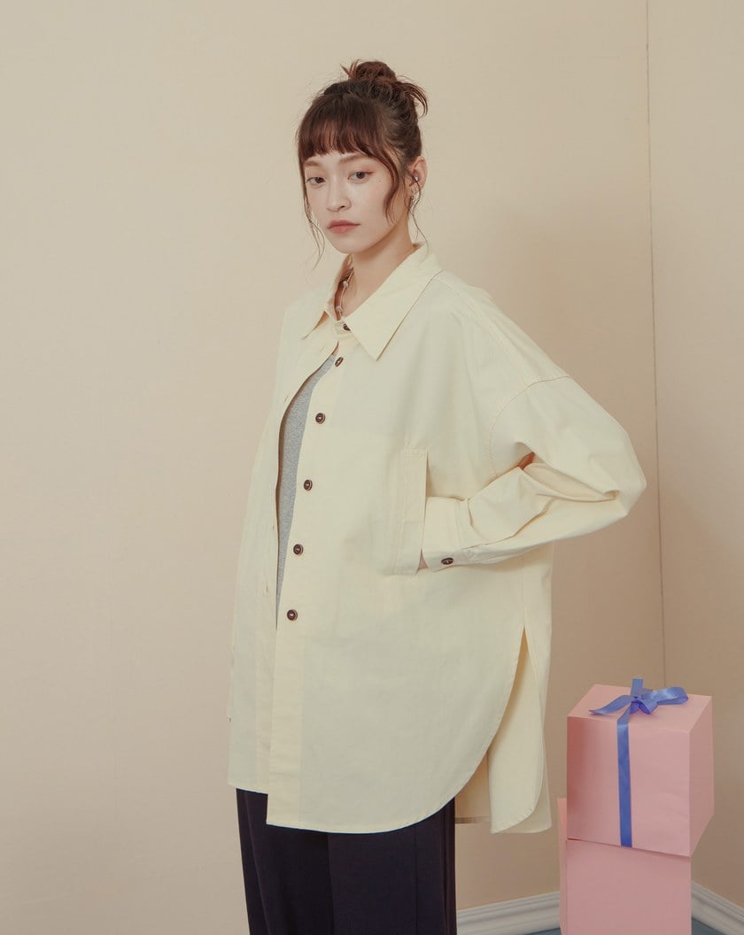 ➤撞色鈕釦造型口袋長版襯衫(兩色)
