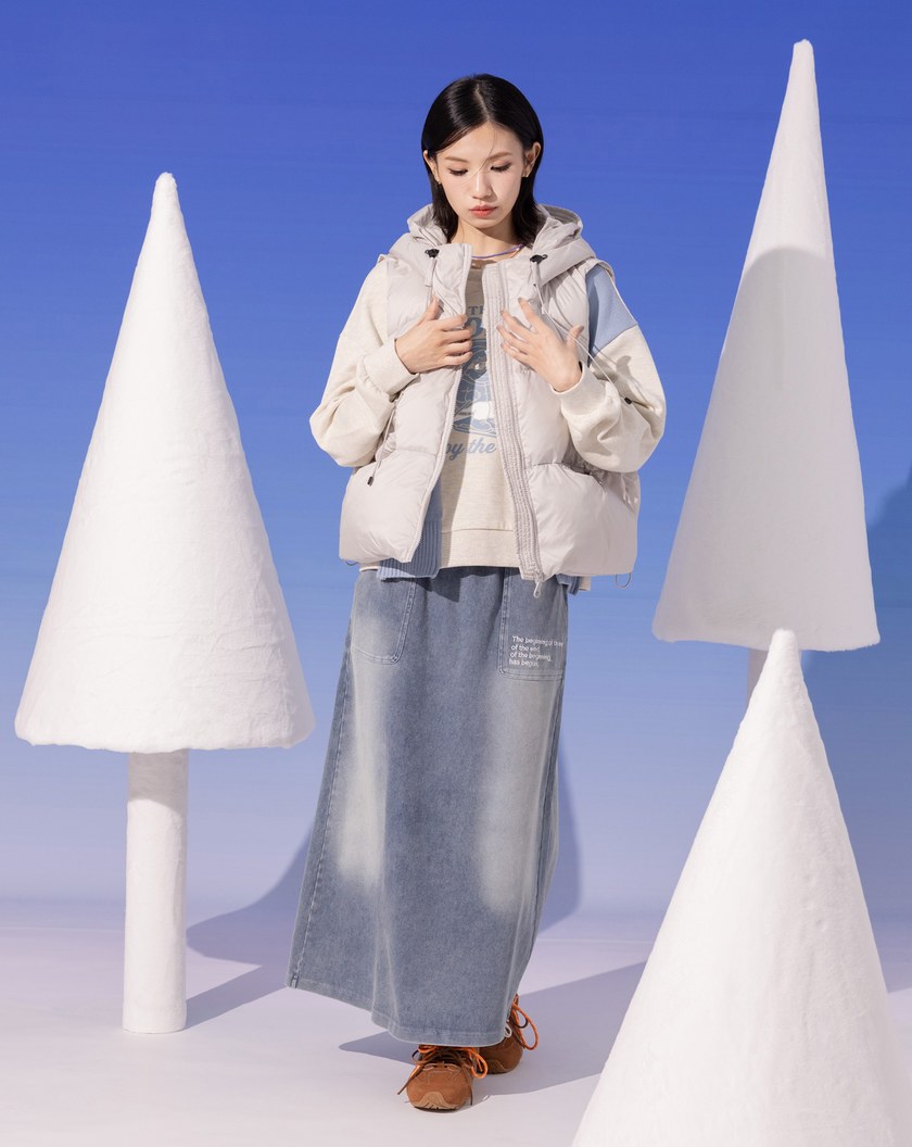 ➤品牌標語短版連帽羽絨背心(兩色)