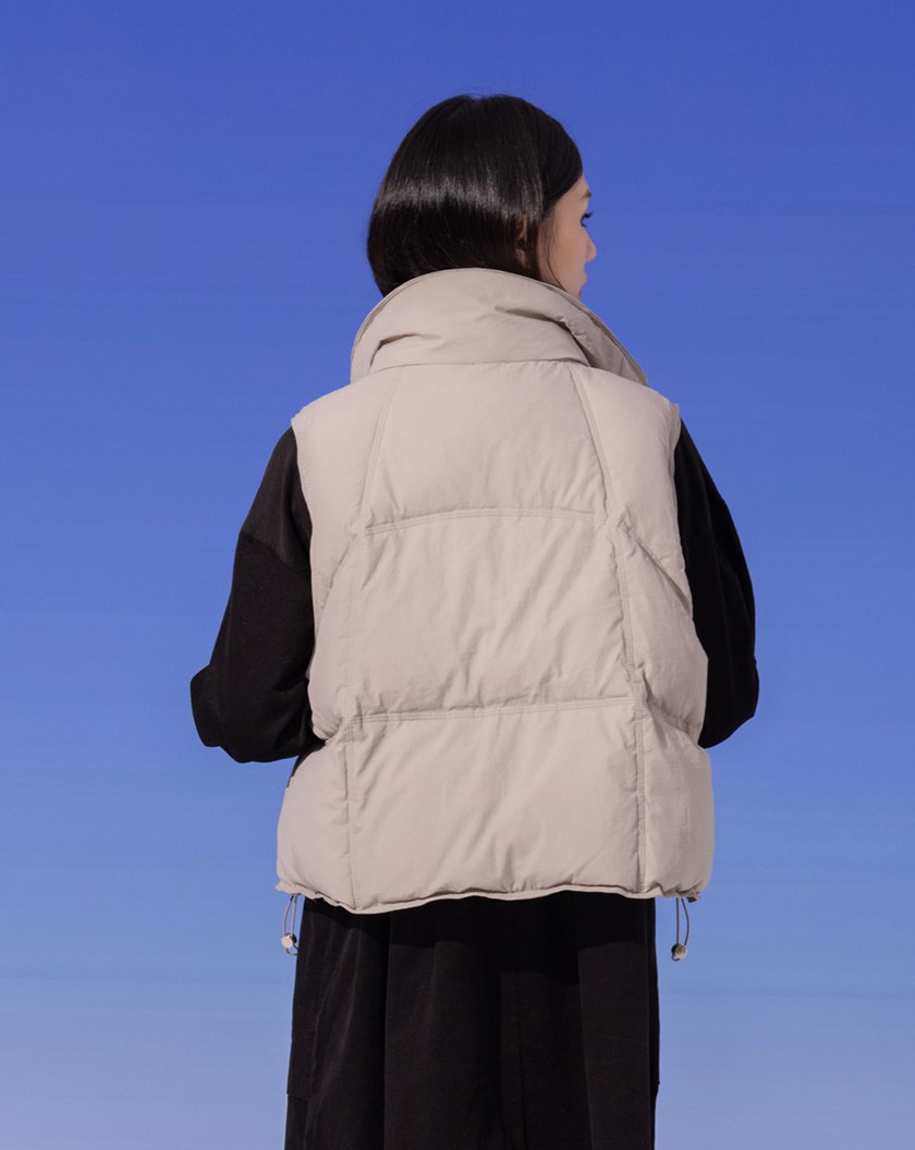 ➤品牌標語短版立領羽絨背心(兩色)