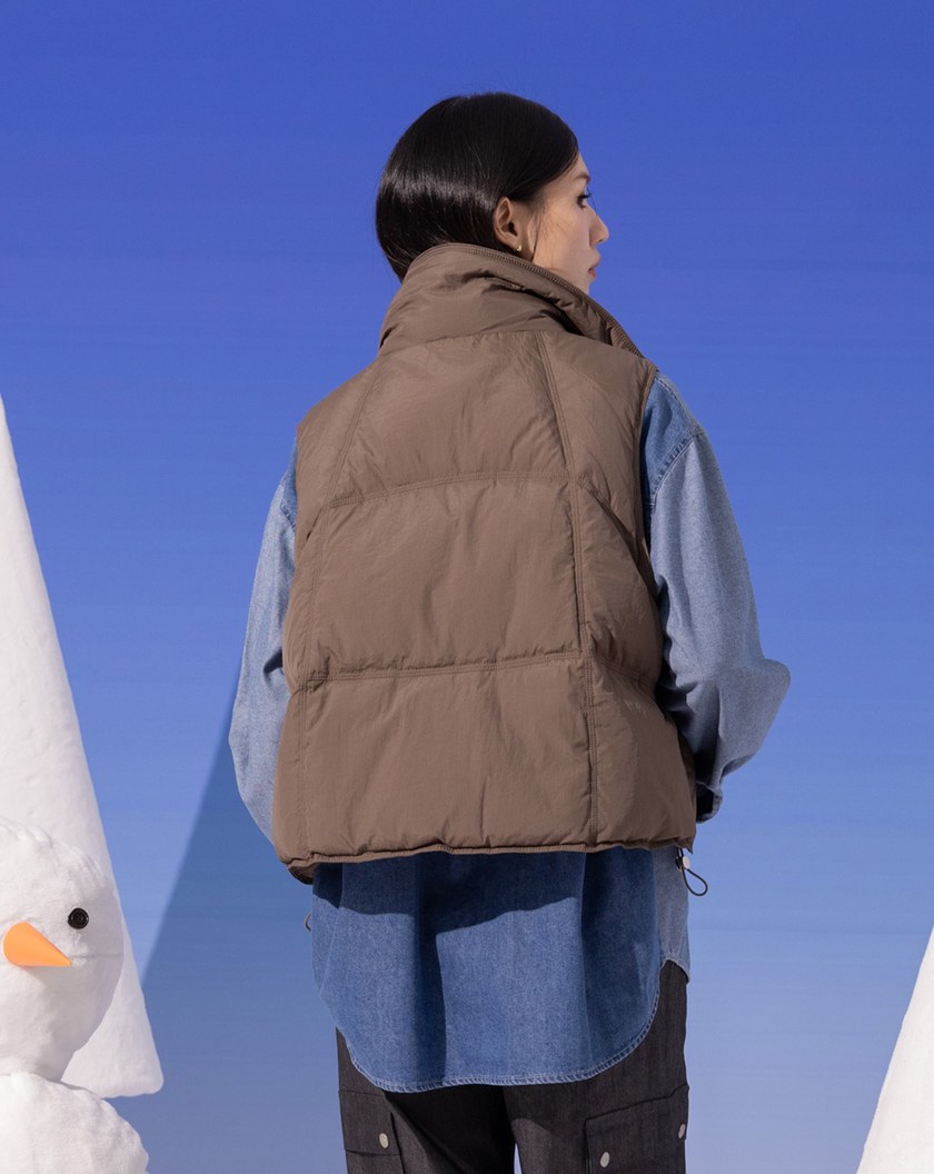 ➤品牌標語短版立領羽絨背心(兩色)