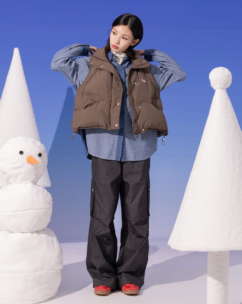 ➤品牌標語短版立領羽絨背心(兩色)