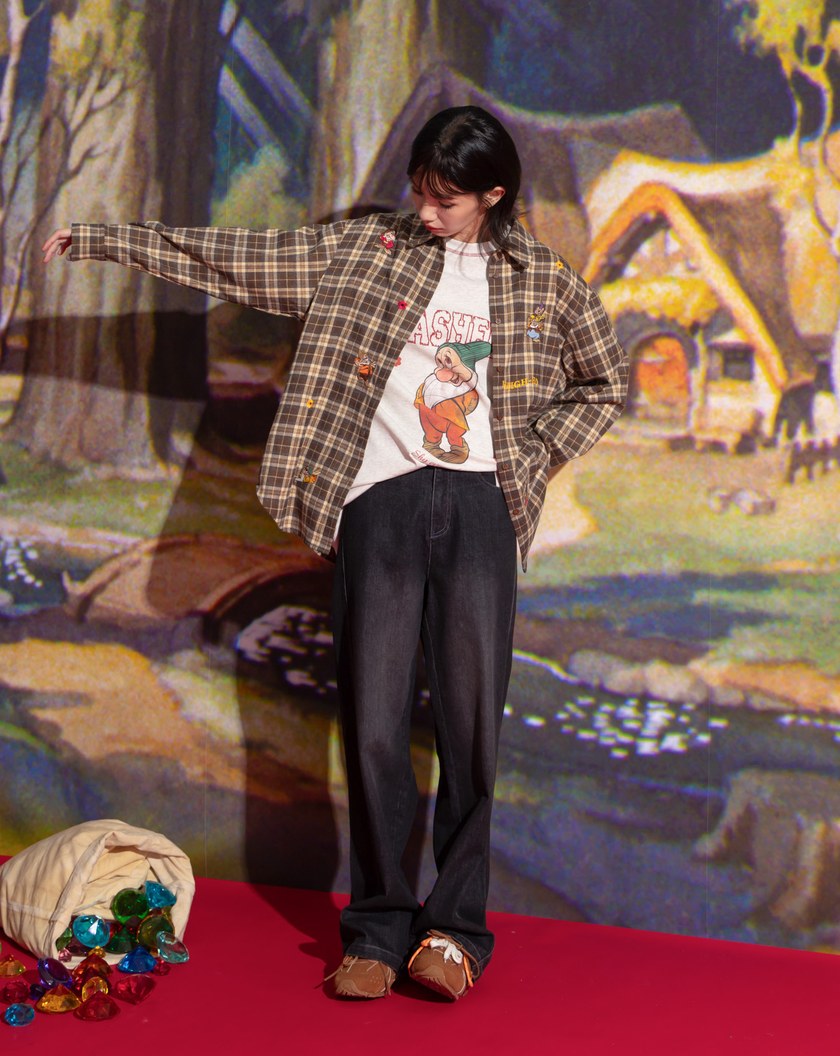 迪士尼系列 萬事通繡花直筒顯瘦牛仔褲(兩色)