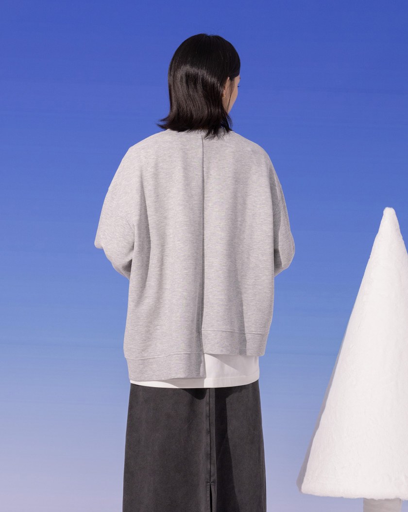 繩鼓造型圖案不對稱剪接大學T(兩色)