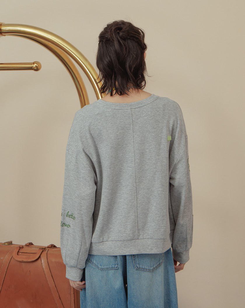 ➤G字立體繡花短版大學T(三色)