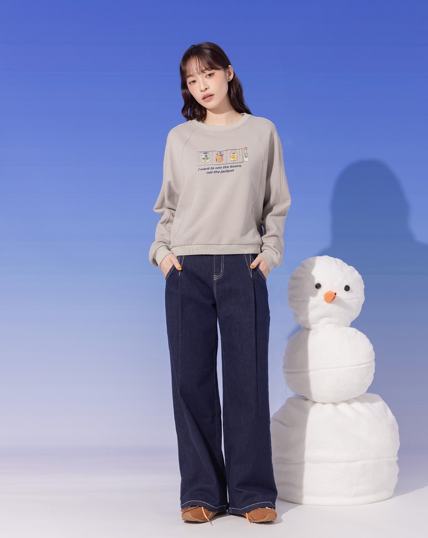 ➤啤酒奶奶拉霸機印花剪接大學T(兩色)