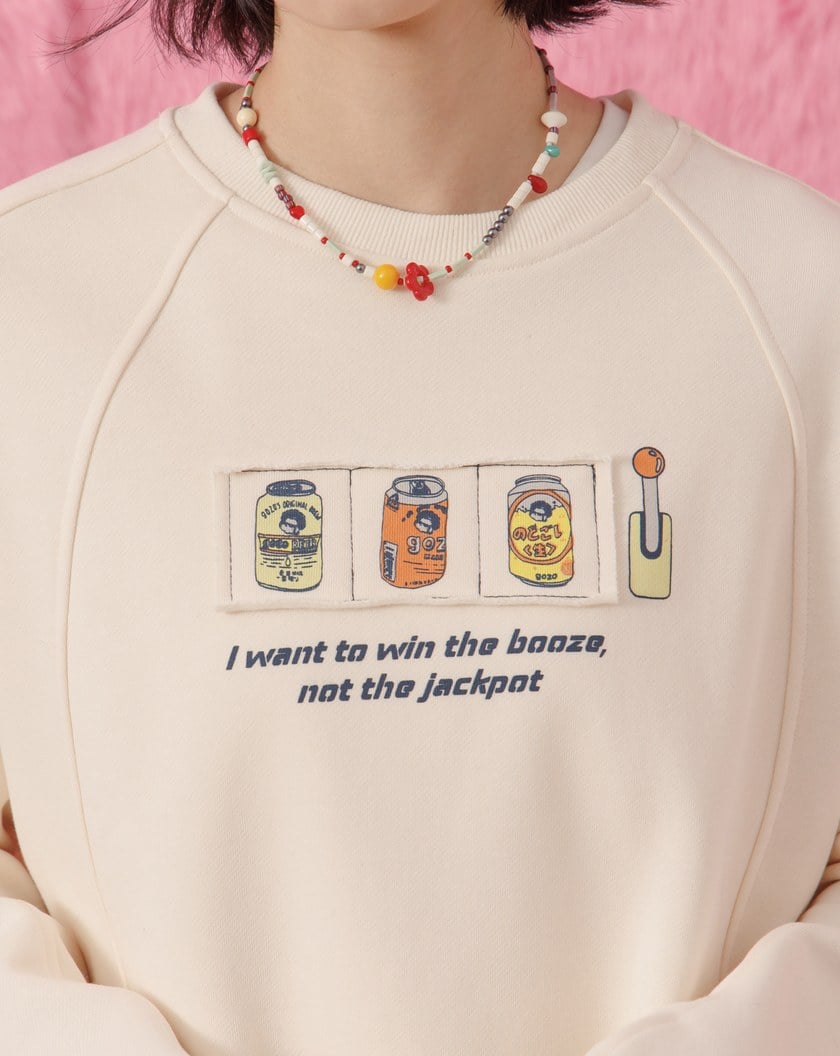 ➤啤酒奶奶拉霸機印花剪接大學T(兩色)