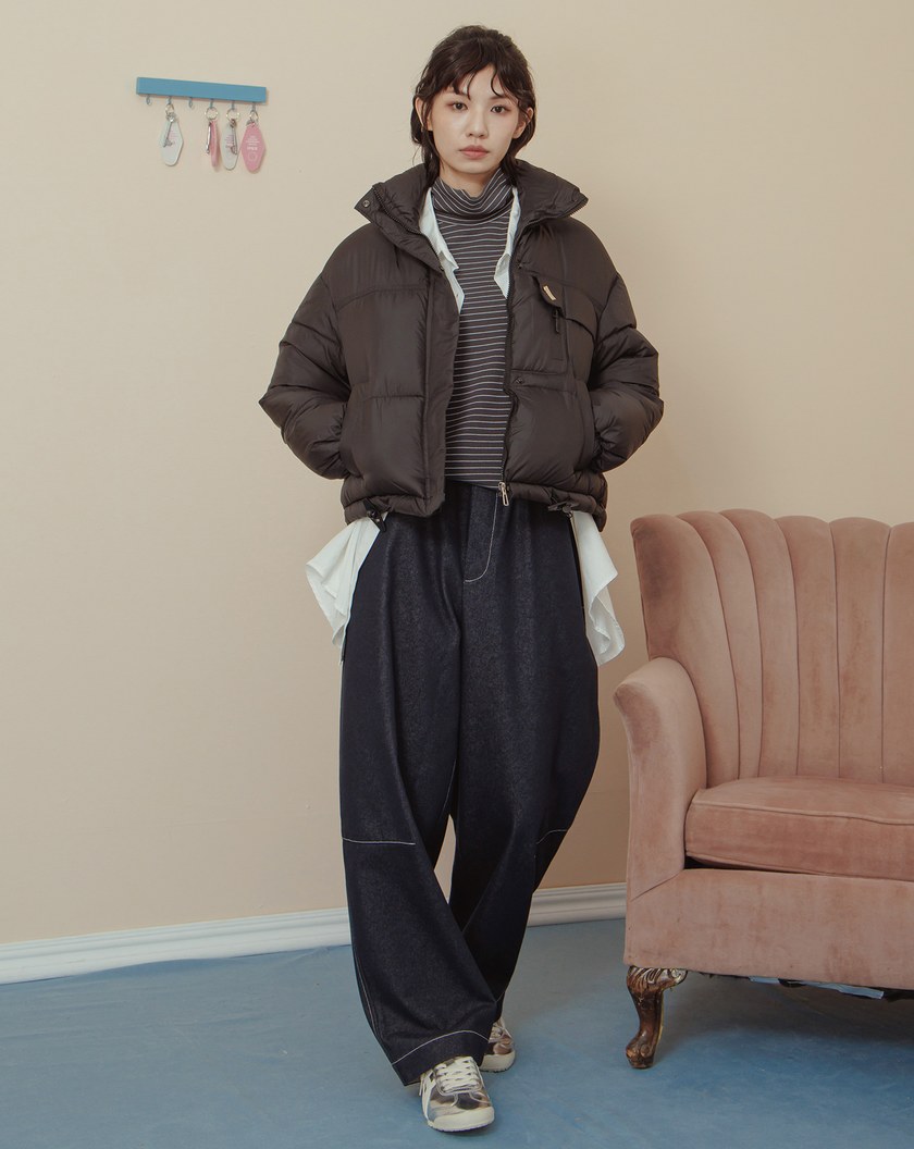 ➤防潑水下擺抽繩立領短版鋪棉外套(兩色)