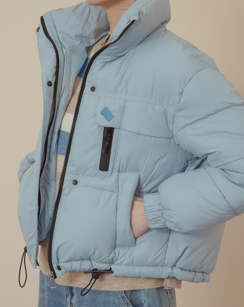 ➤防潑水下擺抽繩立領短版鋪棉外套(兩色)