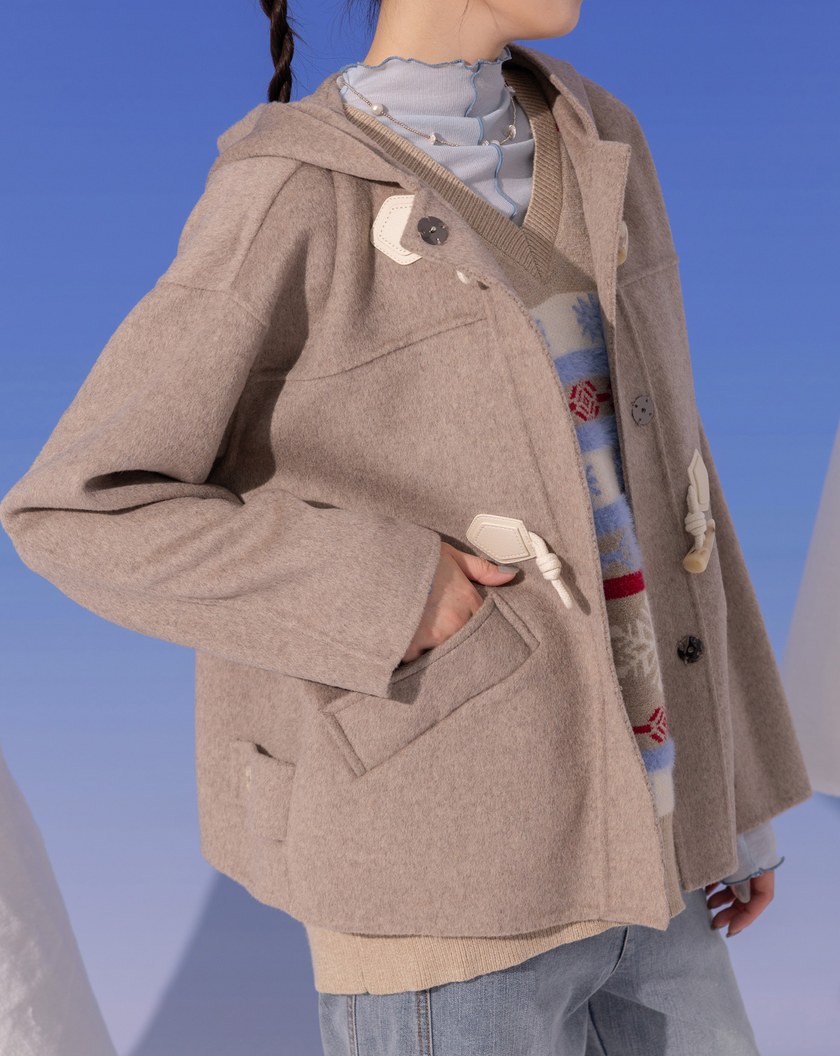 ➤造型牛角釦羊毛連帽短大衣