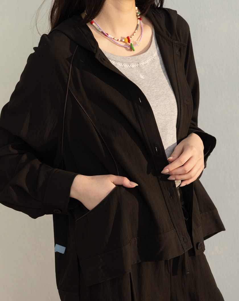 ➤涼感弧線造型口袋連帽外套(兩色)