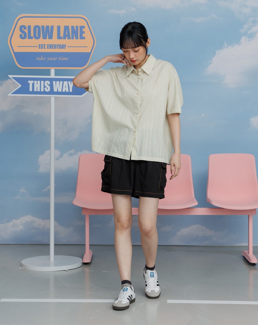 ➤直條紋造型鈕扣連袖寬鬆襯衫(兩色)