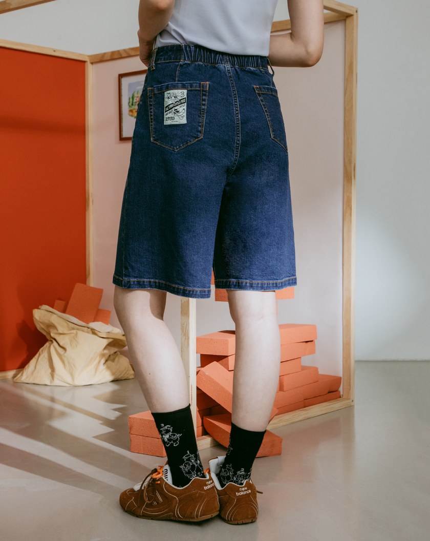 迪士尼系列 蓋房子鉚釘壓印牛仔四分褲(兩色)