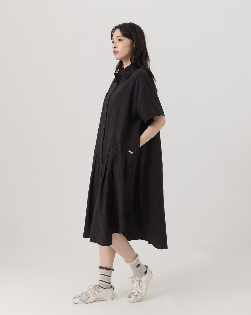 ➤細條紋不對稱打褶涼感襯衫洋裝(兩色)