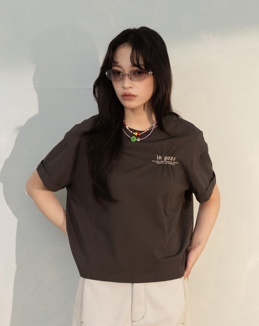 抽皺繡花瞬涼涼感短版T恤(兩色)