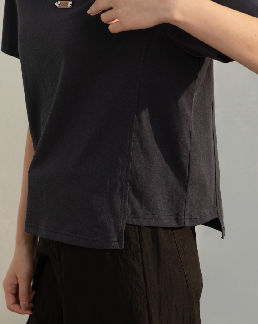 gozo皮標側邊顯瘦剪接T恤(兩色)