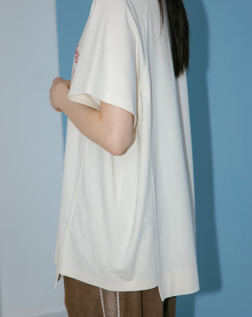蘋果繡花燭台刺繡下擺錯位涼感T恤(兩色)
