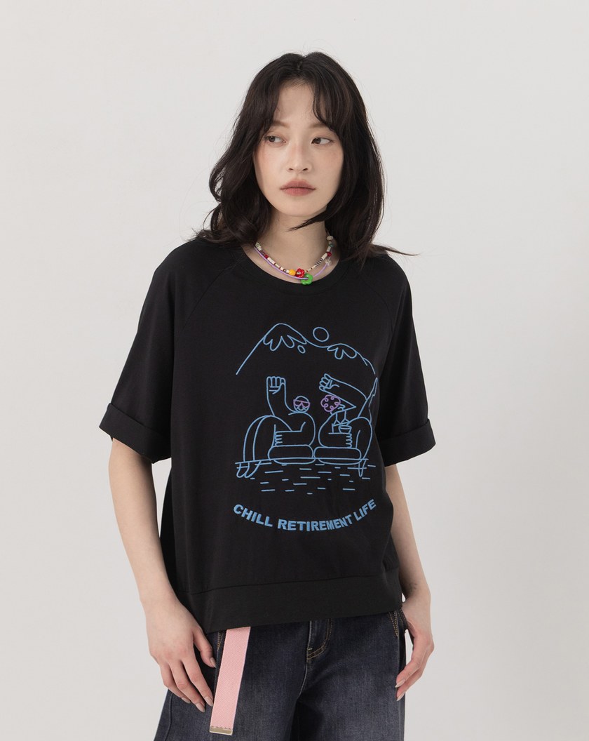 ➤超CHILL度假中繡花涼感短版 T恤(兩色)