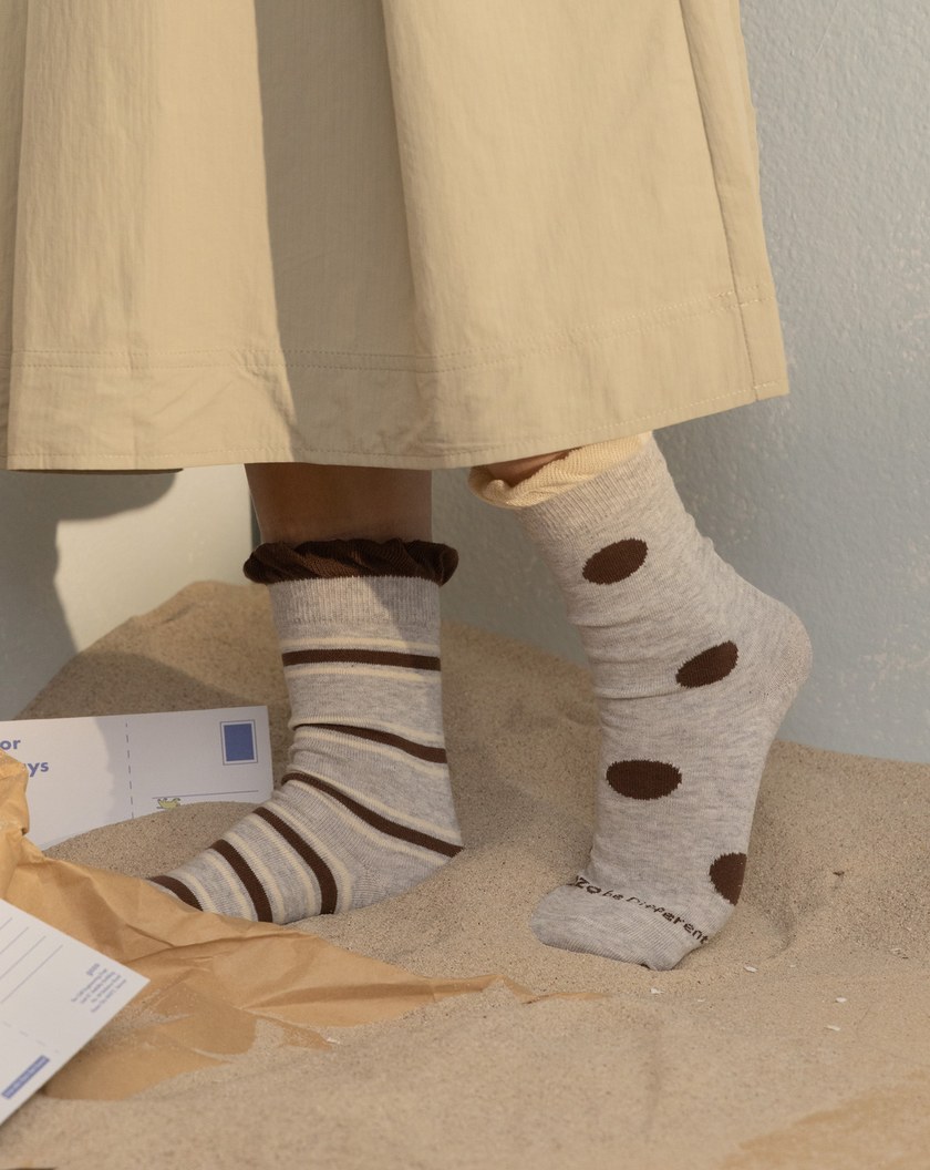 點點條紋不對稱長襪(兩色)