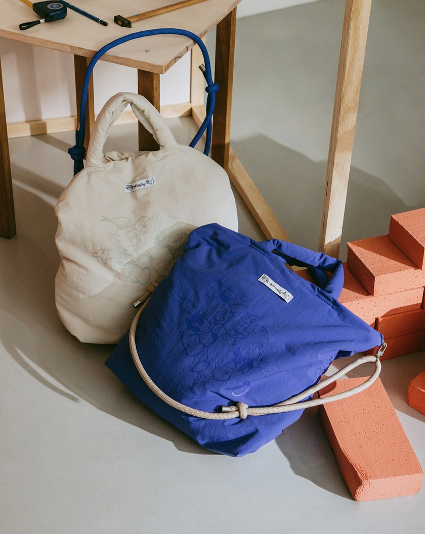 迪士尼系列 三隻小豬膠印澎澎手提袋(兩色)