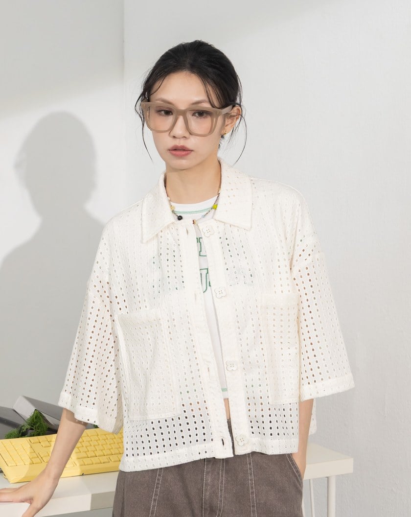小花釦鏤空口袋五分袖襯衫(兩色)
