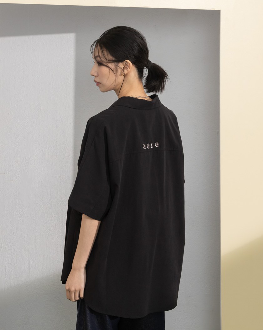 立體雲朵刺繡側開衩襯衫(兩色)