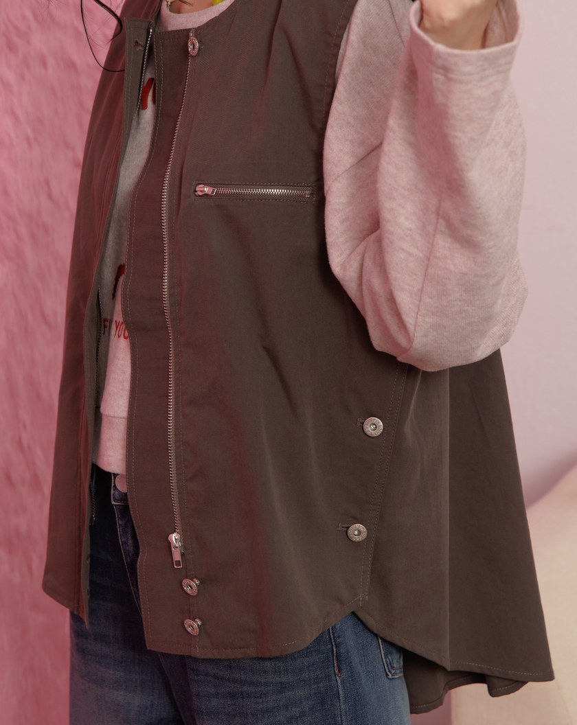 天絲斜邊釦造型工裝背心(兩色)