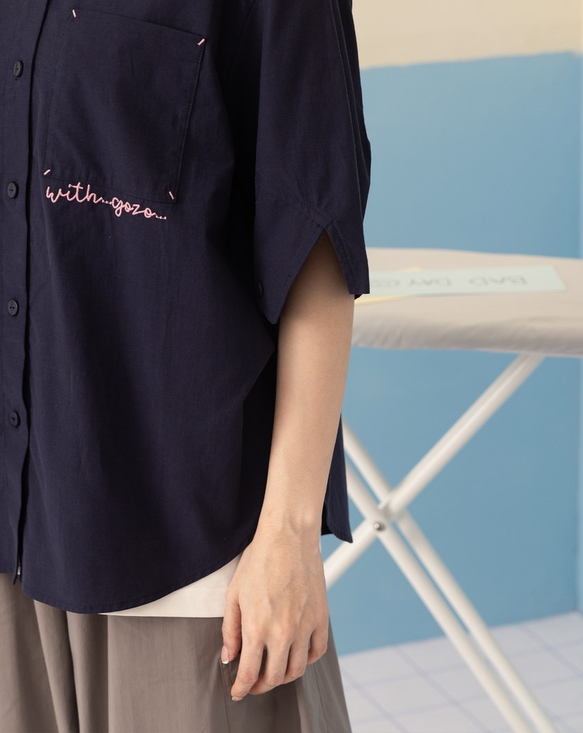 ➤涼感天絲刺繡抓褶短袖襯衫(兩色)