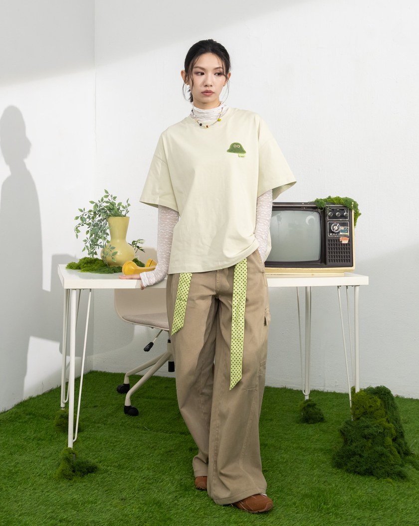 抓褶剪裁牛仔直筒工裝褲