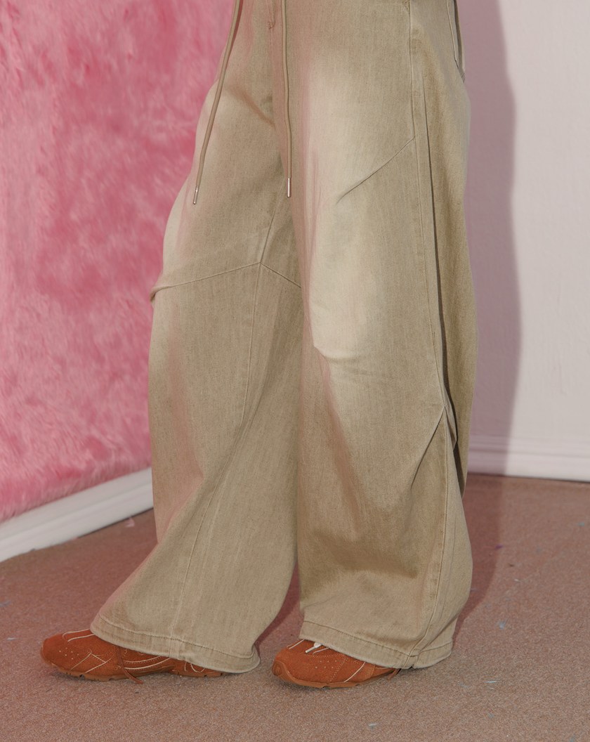 A|立體打褶低腰水洗牛仔寬褲(兩色)