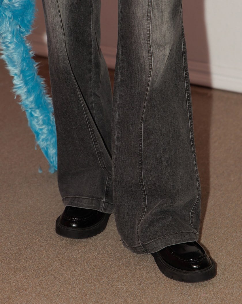 A｜極修身長腿微喇叭刷色牛仔褲(兩色)