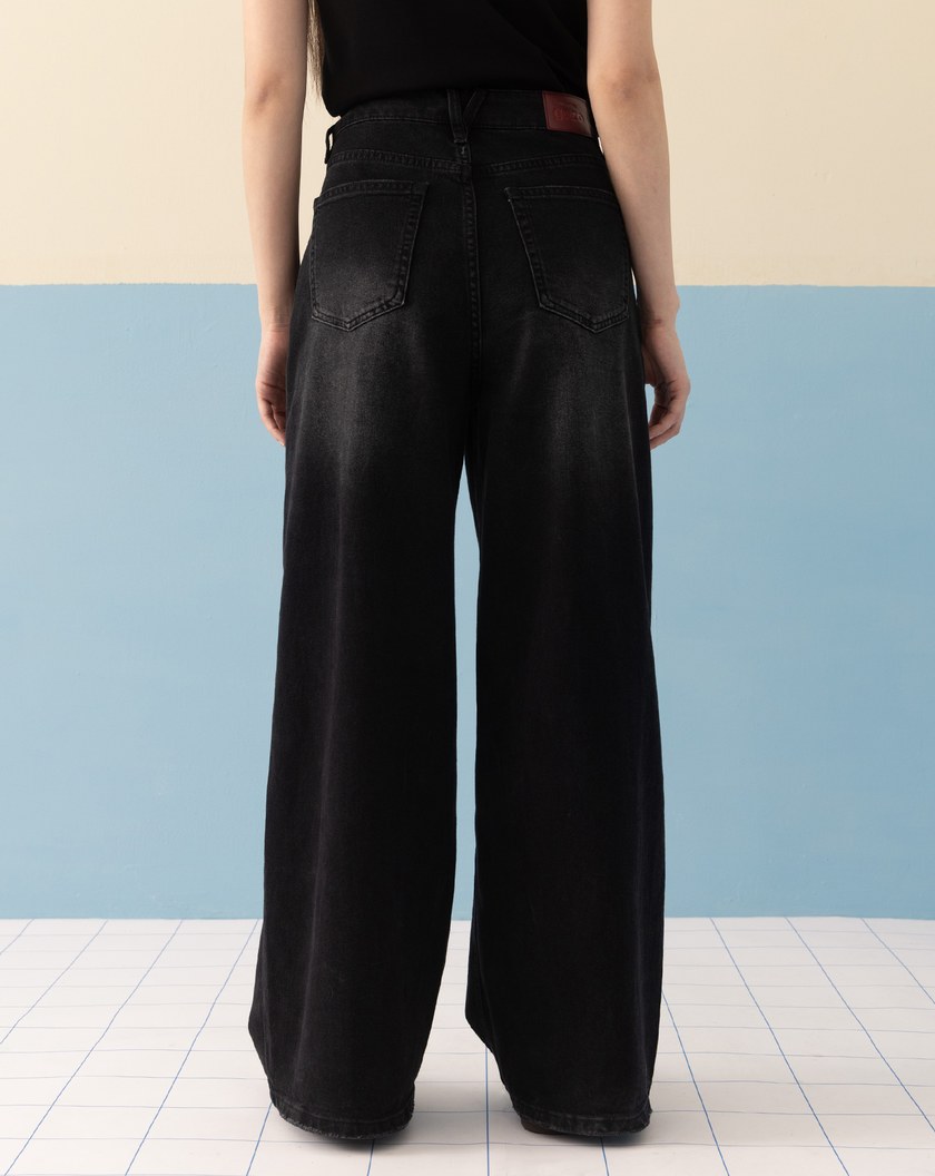 A｜個性鉚釘直筒牛仔褲