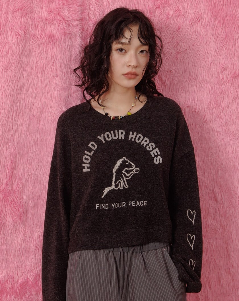 馬上平靜Q感毛毛短版大學T(兩色)