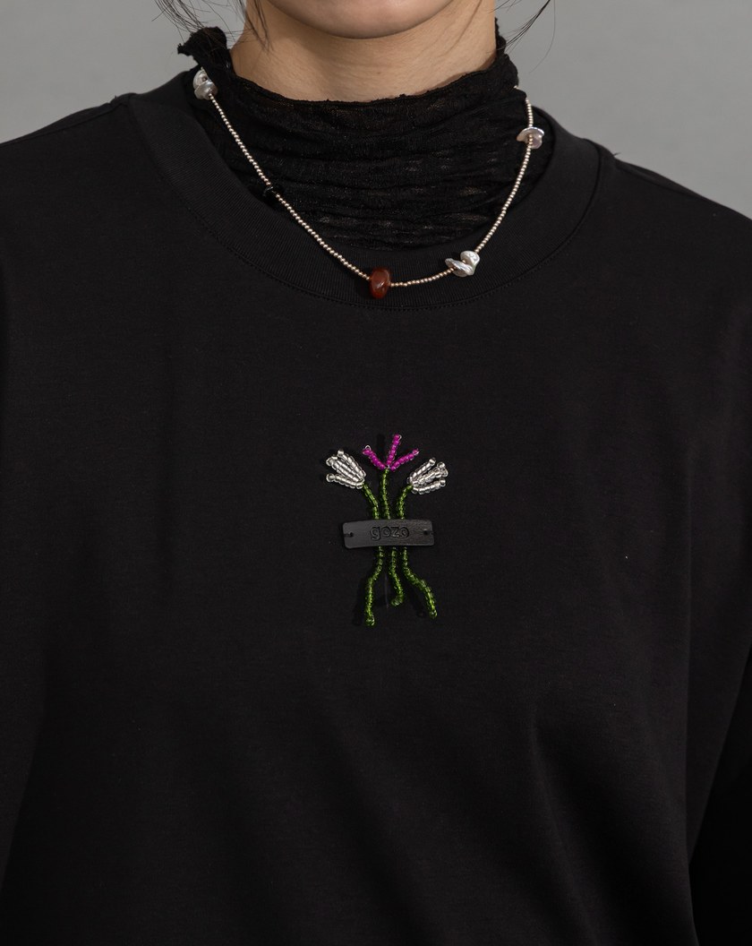 縫珠花束造型金屬絲T恤(兩色)