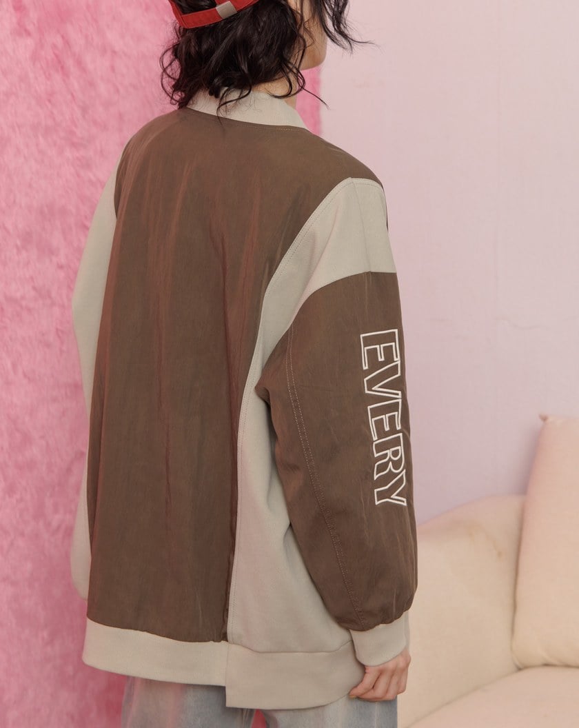 字母繡花天絲拼接棒球外套(兩色)