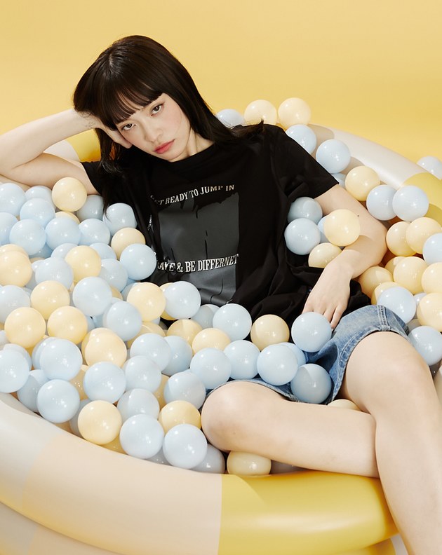 筆刷感泳池開衩涼感T恤(兩色)