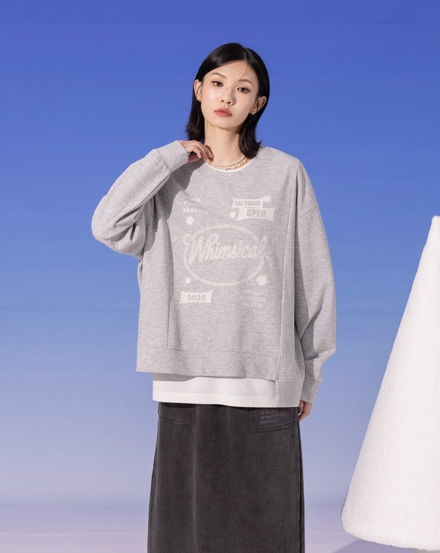 繩鼓造型圖案不對稱剪接大學T(兩色)