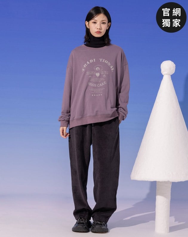 ➤MOON CAKE奶奶印花大學T(兩色)