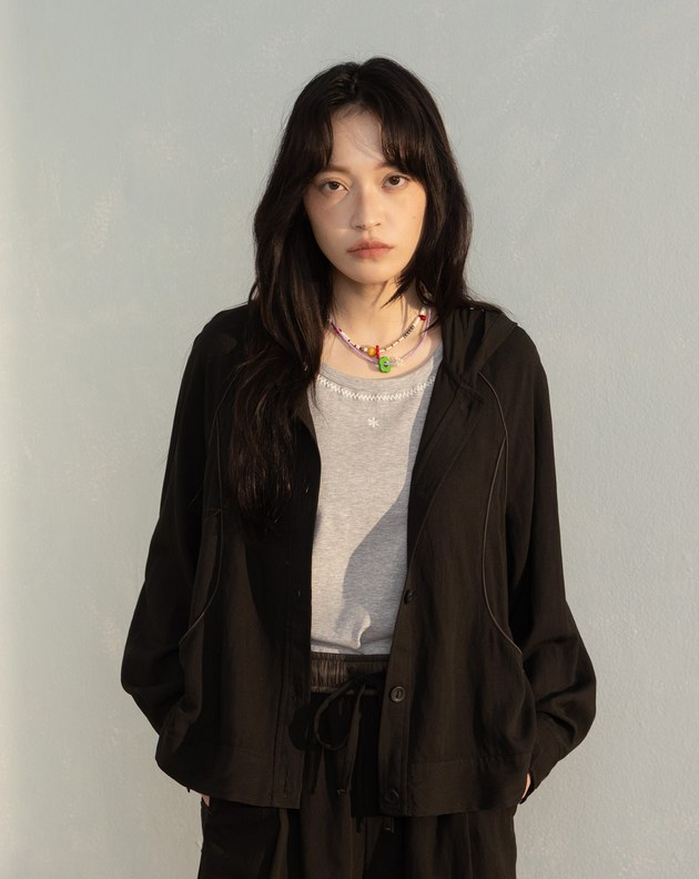 ➤涼感弧線造型口袋連帽外套(兩色)