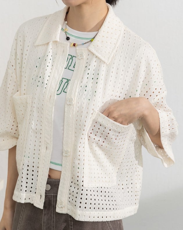 小花釦鏤空口袋五分袖襯衫(兩色)