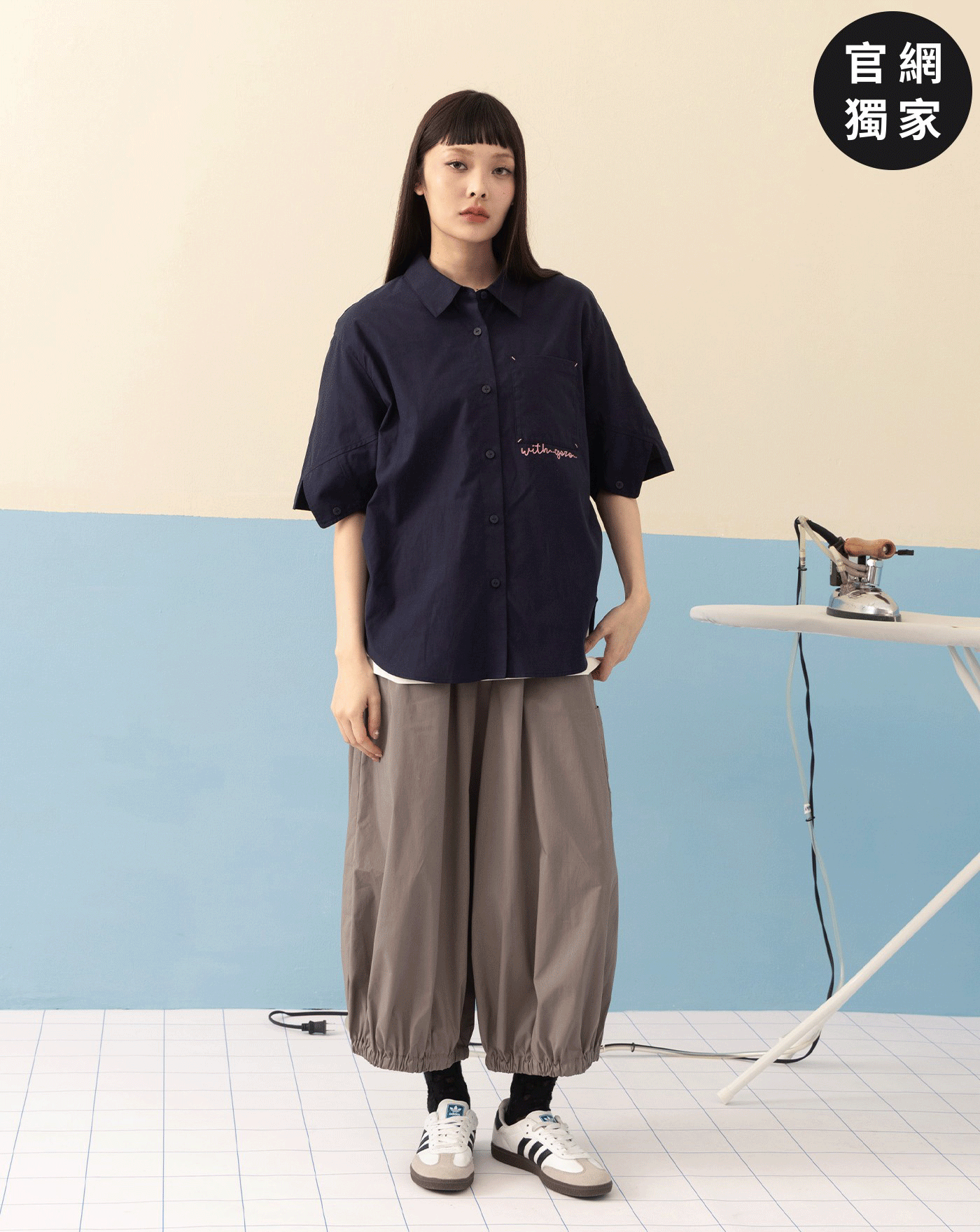 ➤涼感天絲刺繡抓褶短袖襯衫(兩色)